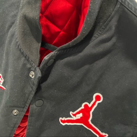 Nike mens jacket red quilted inside bought new - Picture 1 of 3